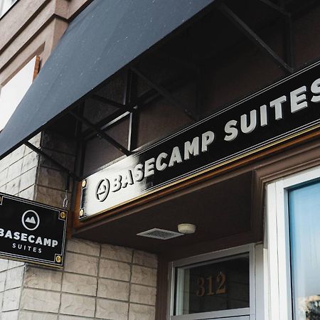Basecamp Suites แบมฟ์ ภายนอก รูปภาพ