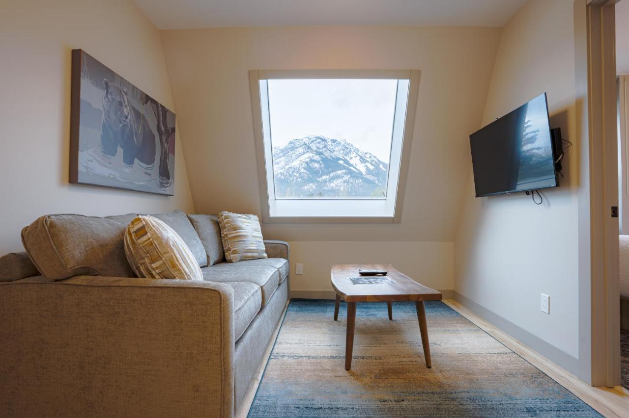 Basecamp Suites แบมฟ์ ภายนอก รูปภาพ