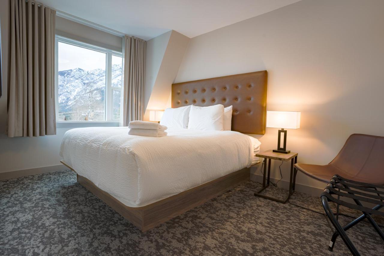 Basecamp Suites แบมฟ์ ภายนอก รูปภาพ