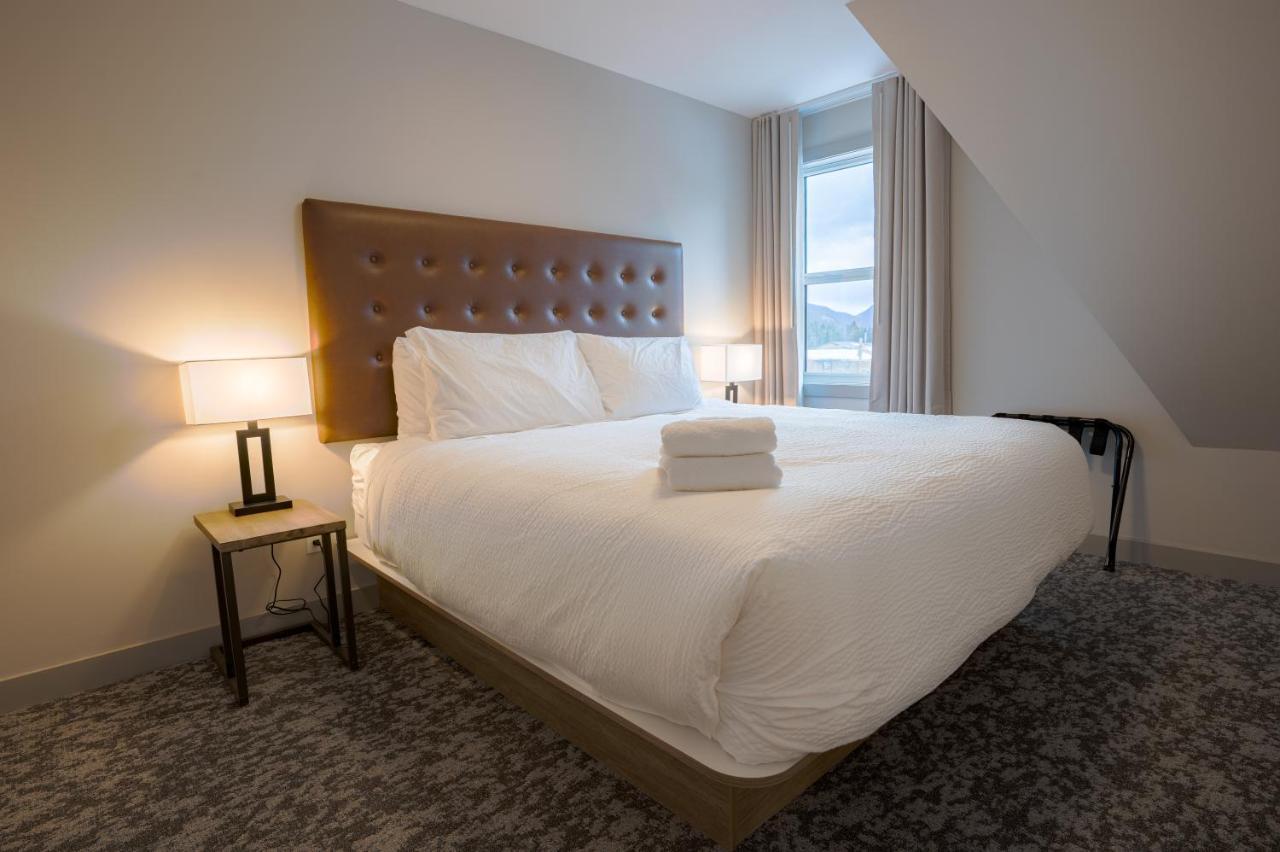 Basecamp Suites แบมฟ์ ภายนอก รูปภาพ