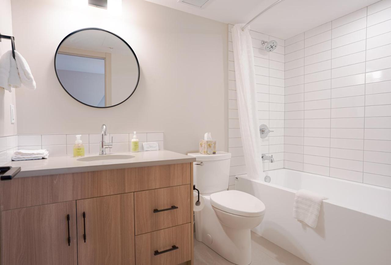 Basecamp Suites แบมฟ์ ภายนอก รูปภาพ