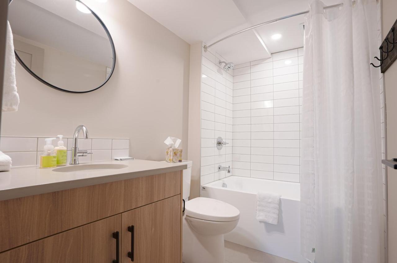 Basecamp Suites แบมฟ์ ภายนอก รูปภาพ