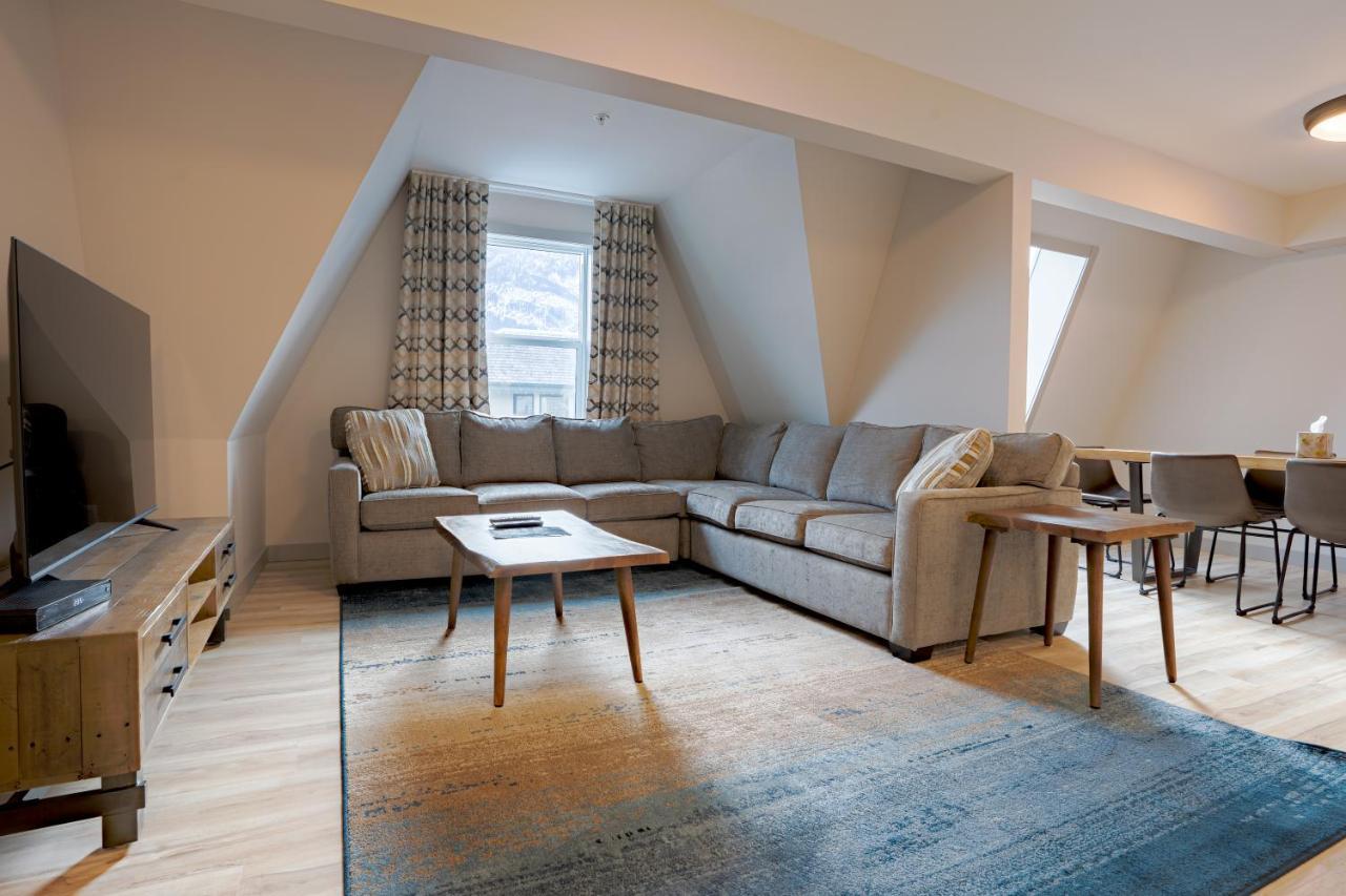 Basecamp Suites แบมฟ์ ภายนอก รูปภาพ