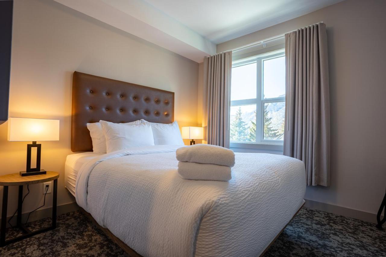 Basecamp Suites แบมฟ์ ภายนอก รูปภาพ