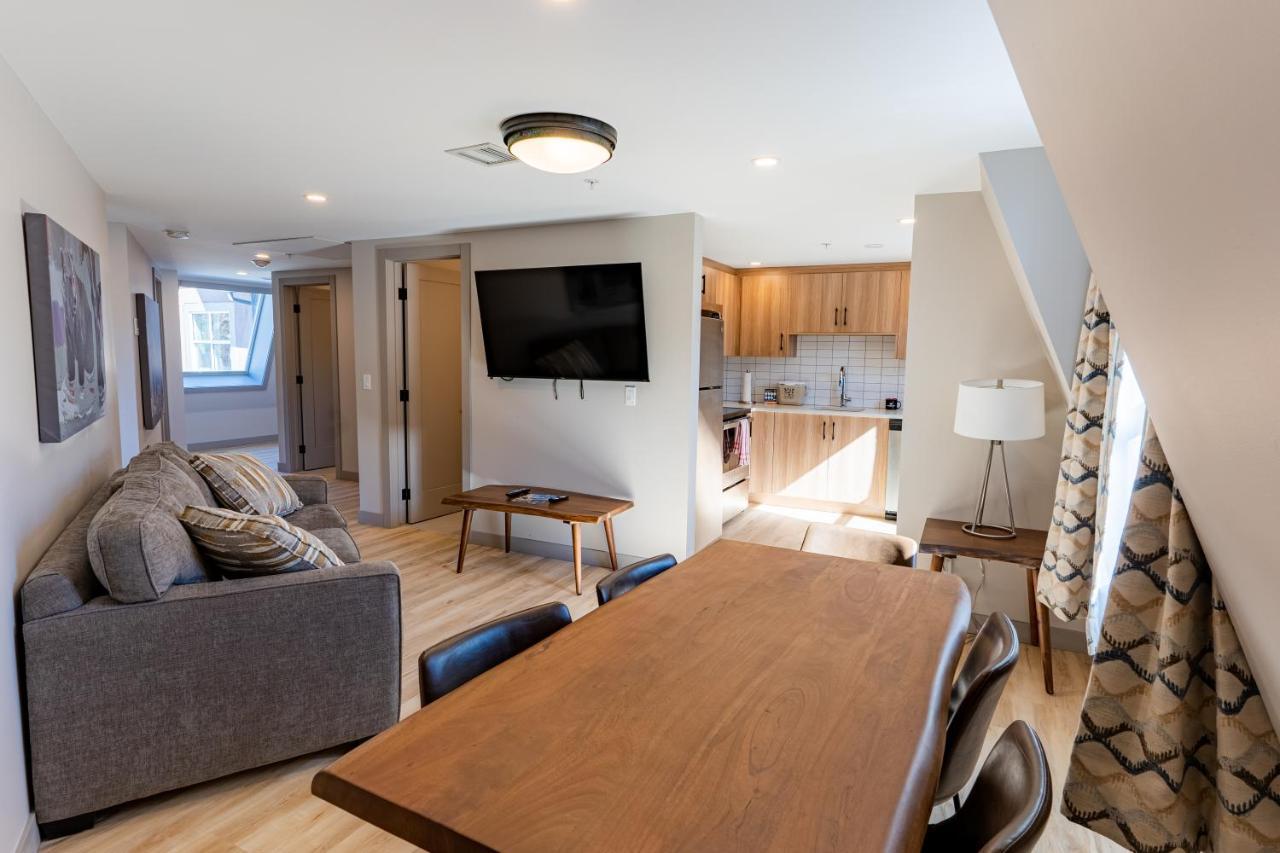 Basecamp Suites แบมฟ์ ภายนอก รูปภาพ